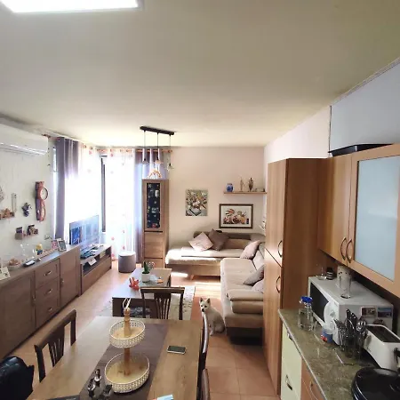 Promenade 3-bedroom With Large Balcony. *