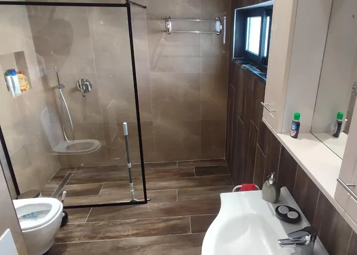 Promenade 3-bedroom With Large Balcony. Apartamento Durrës